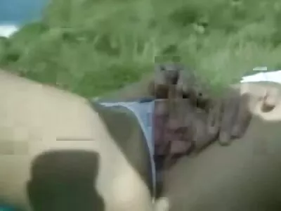ਪਤਲੀ ਜਵਾਨ ਸੁੰਦਰਤਾ ਨਹਾਉਣ ਤੋਂ ਬਾਅਦ ਗੈਪ ਹੋ ਰਹੀ ਹੈ